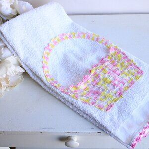 Vintage 1980s Bath Towel, Cone Terrycloth Towel With Crochet Flower Basket
